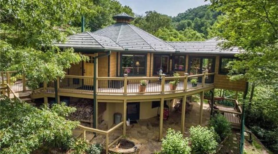See Inside 5 Luxury Treehouses You Can Buy Right Now