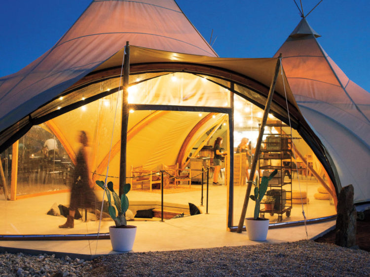 uitzetten interieur Fabrikant Our Favorite Luxury Tents for Camping - Sunset.com