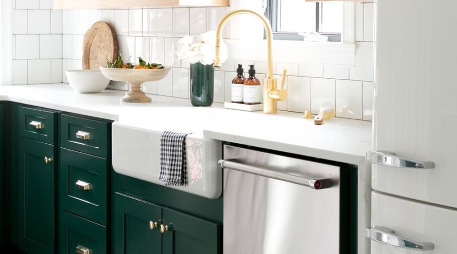 Emerald-Colored Kitchens Take the Spotlight
