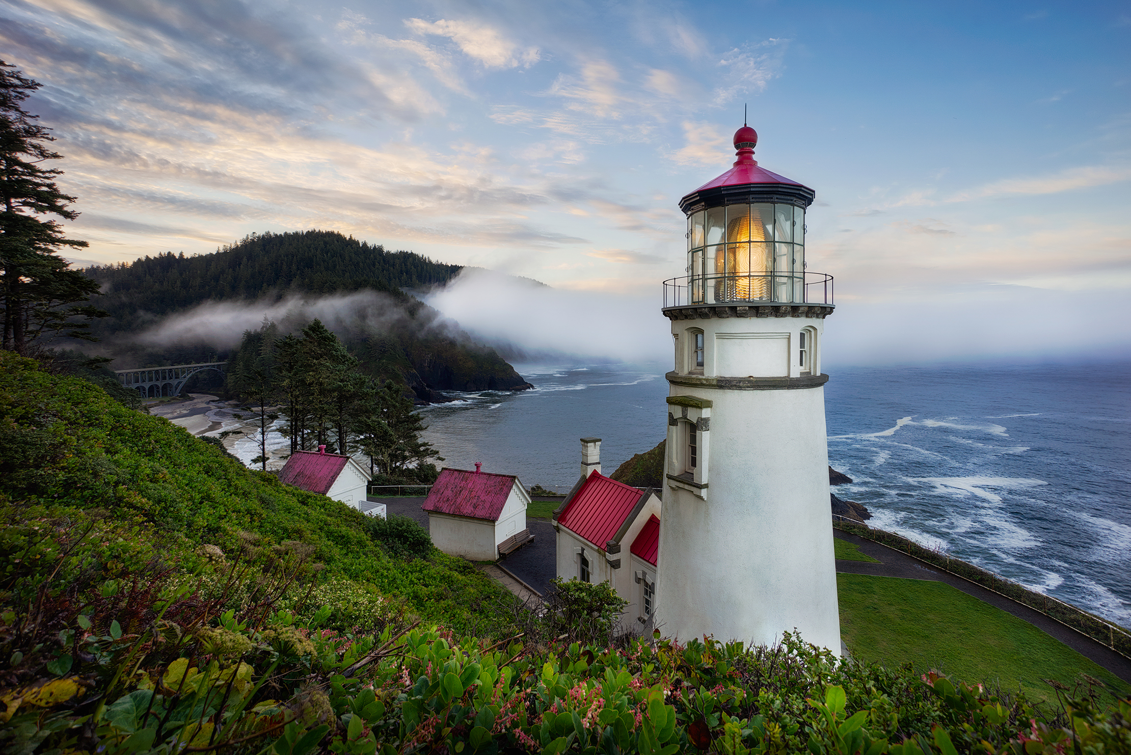 the-majestic-heceta-head-lighthouse