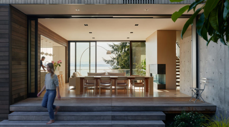 Busy Street? No Problem. How They Hid This Beachfront Seattle Retreat