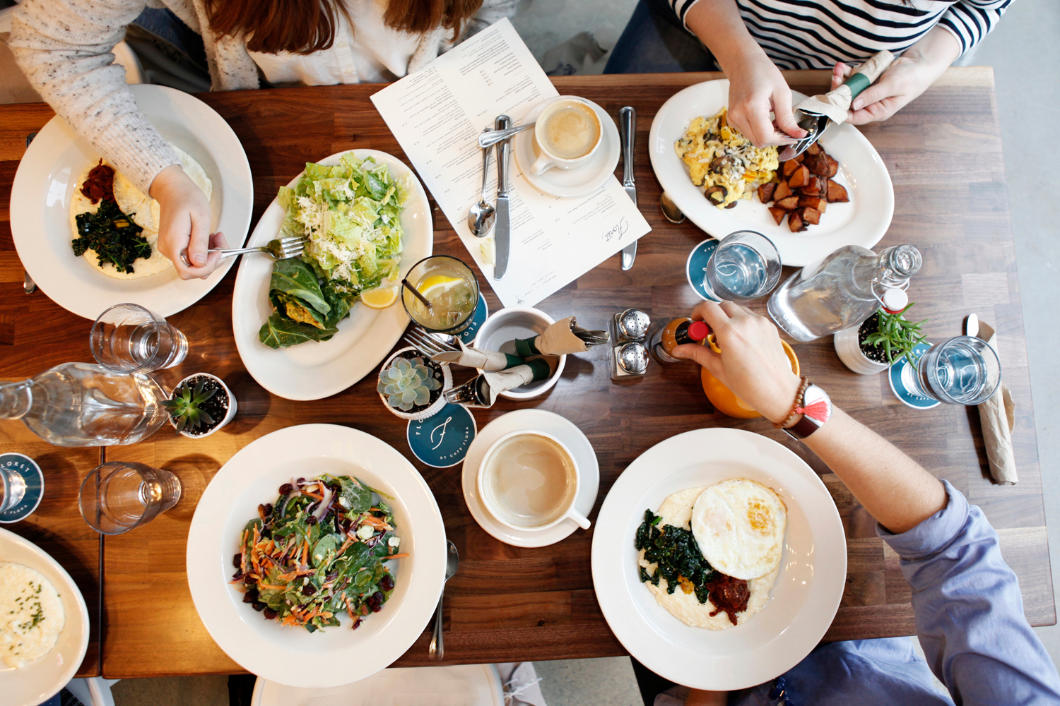 diners-at-floret-a-concourse-sea-airport