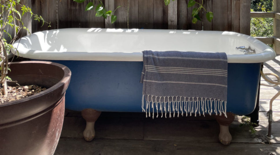 A Soak in an Outdoor Bathtub Is the Multi-Sensory Experience You Need
