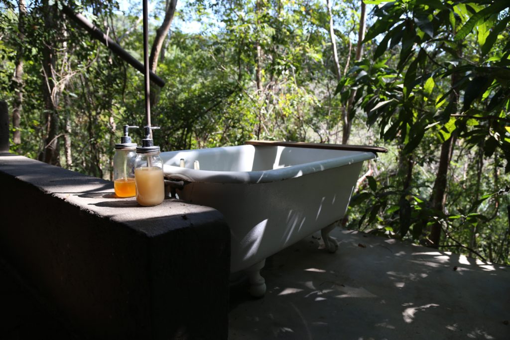 An Outdoor Bathtub Is The Sensory, Outdoor Clawfoot Bathtub Ideas
