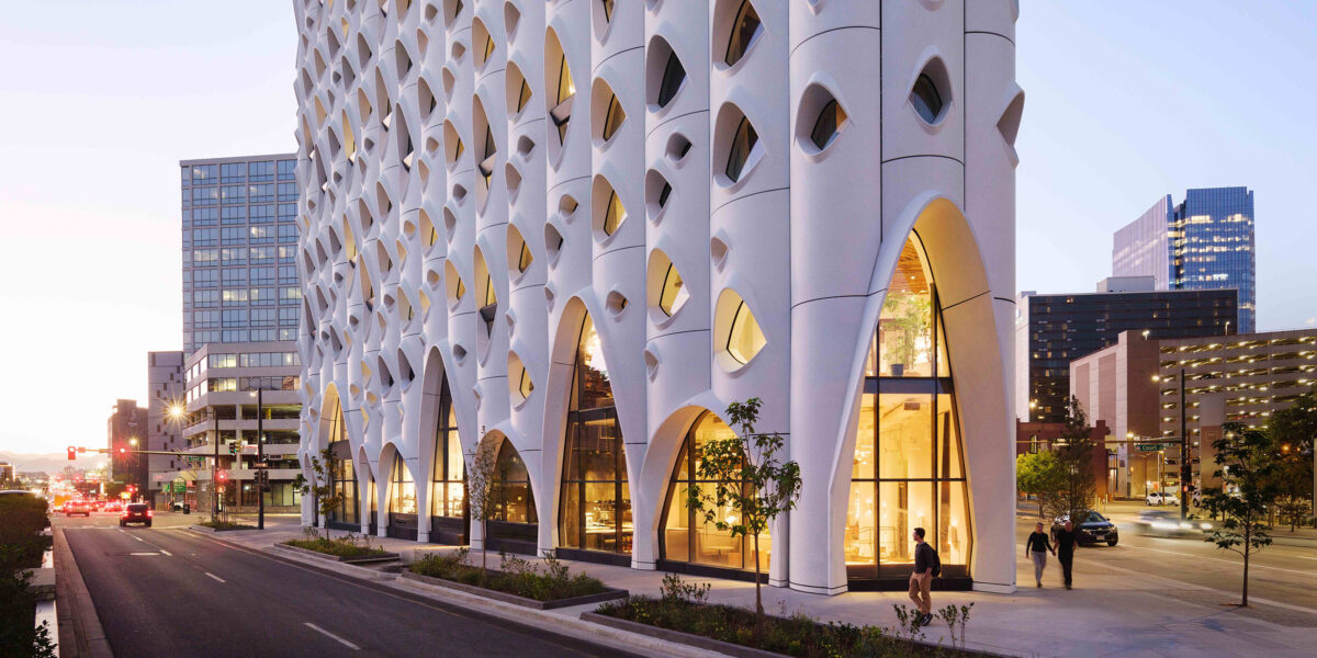 Populus Exterior Close Up