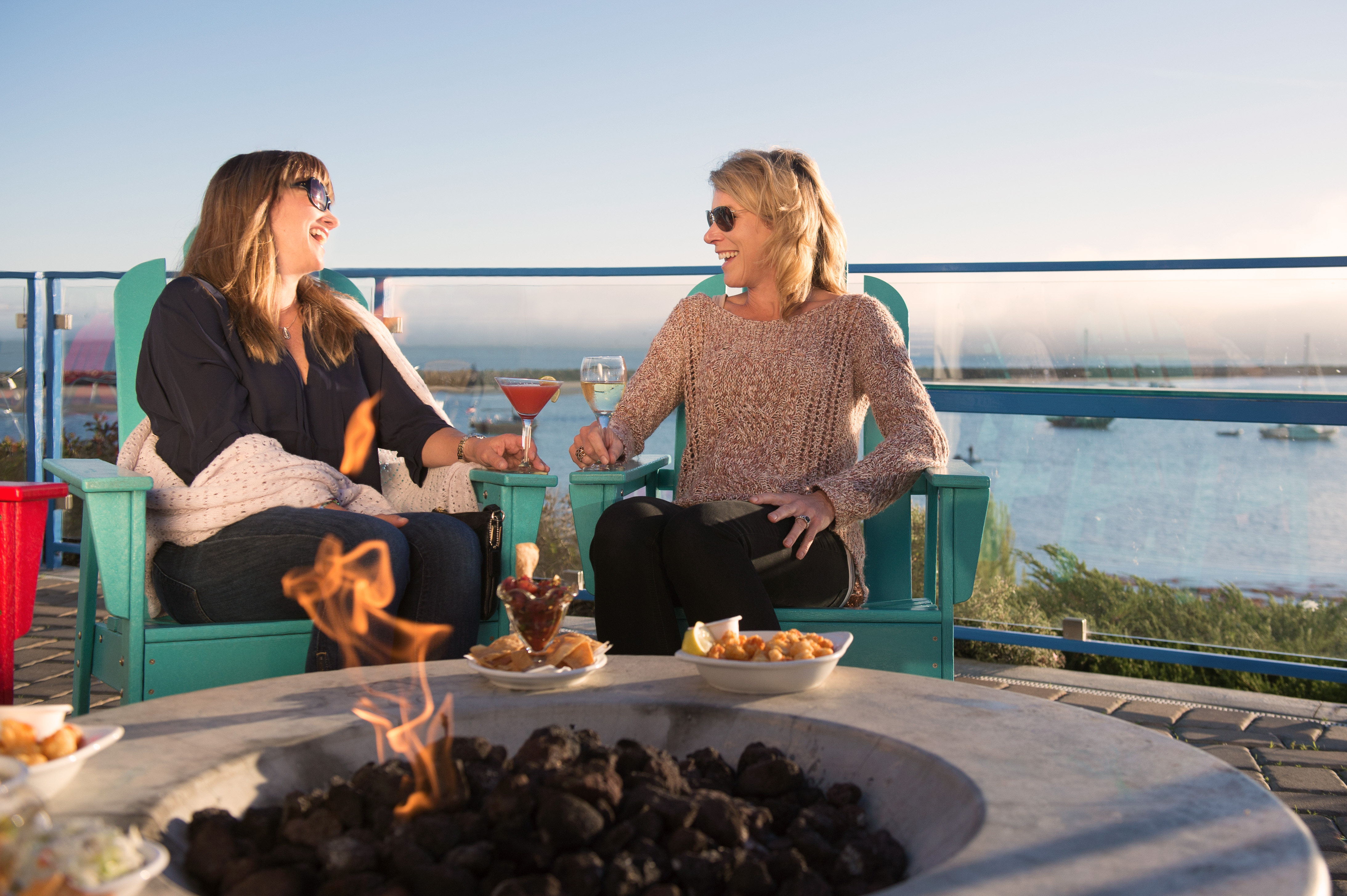 oceanfront-cocktails-by-the-firepit