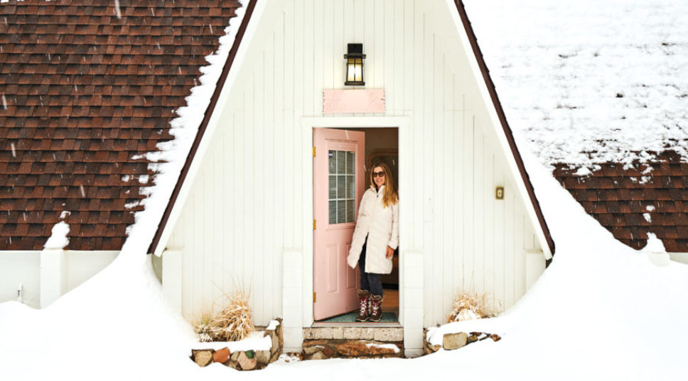 A Renovated A-Frame Near Lake Arrowhead Builds the Case for a Pink Front Door