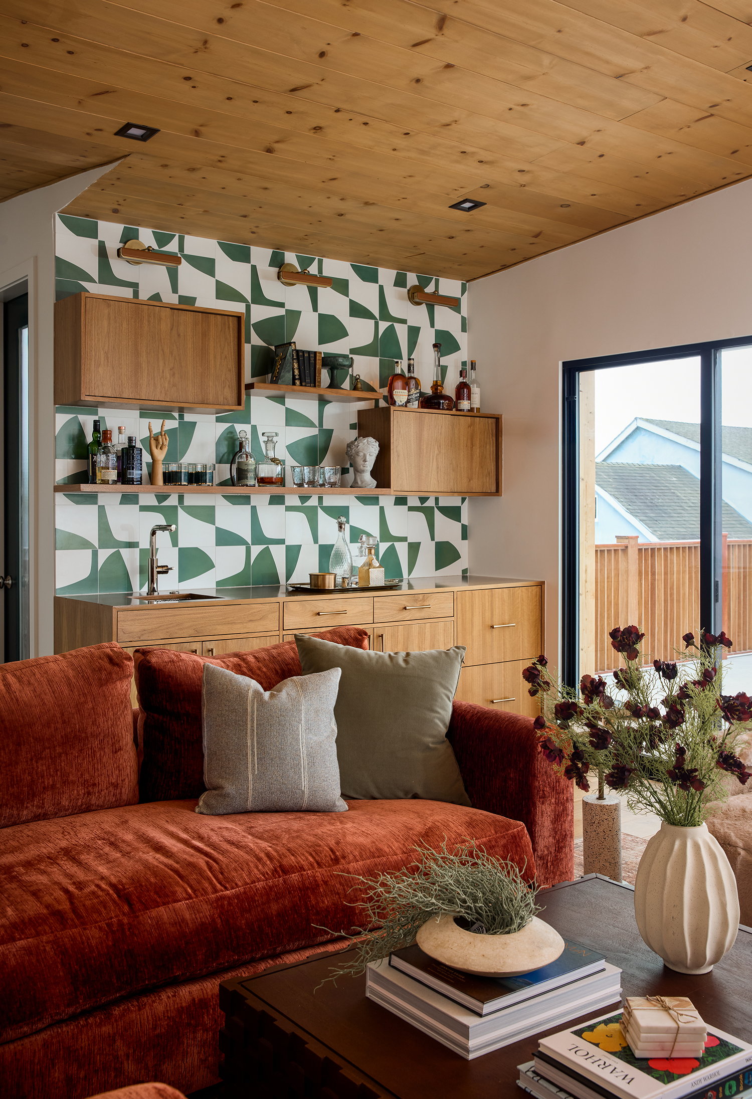 Bar Mid-Century El Segundo House by Vitale Design Group