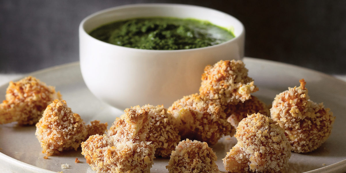 cauliflower pakora on plate with chutney