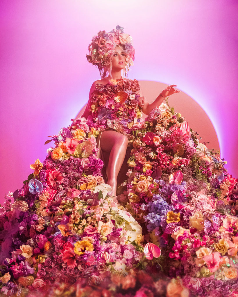 Katy Perry with Haus of Stems iridescent glowing flowers