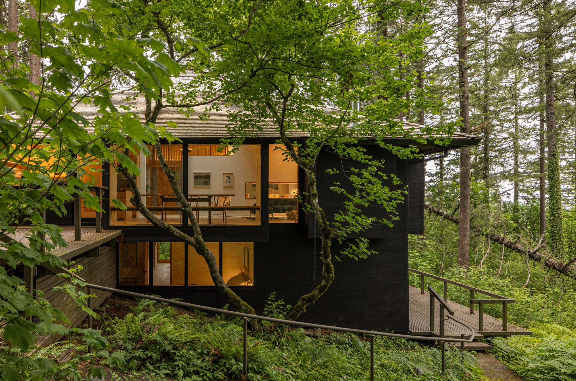 Inside a Mid-Century Home with an 'East Meets Pacific Northwest