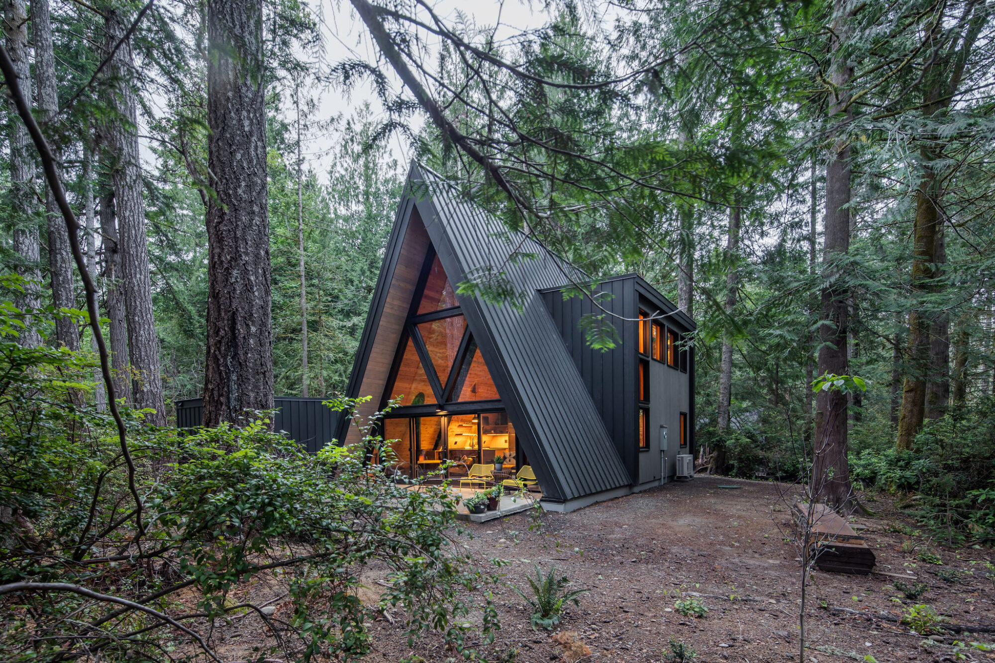 22 Modern Log Cabin Ideas for a Chic Outdoorsy Interior, image size:2000x1333