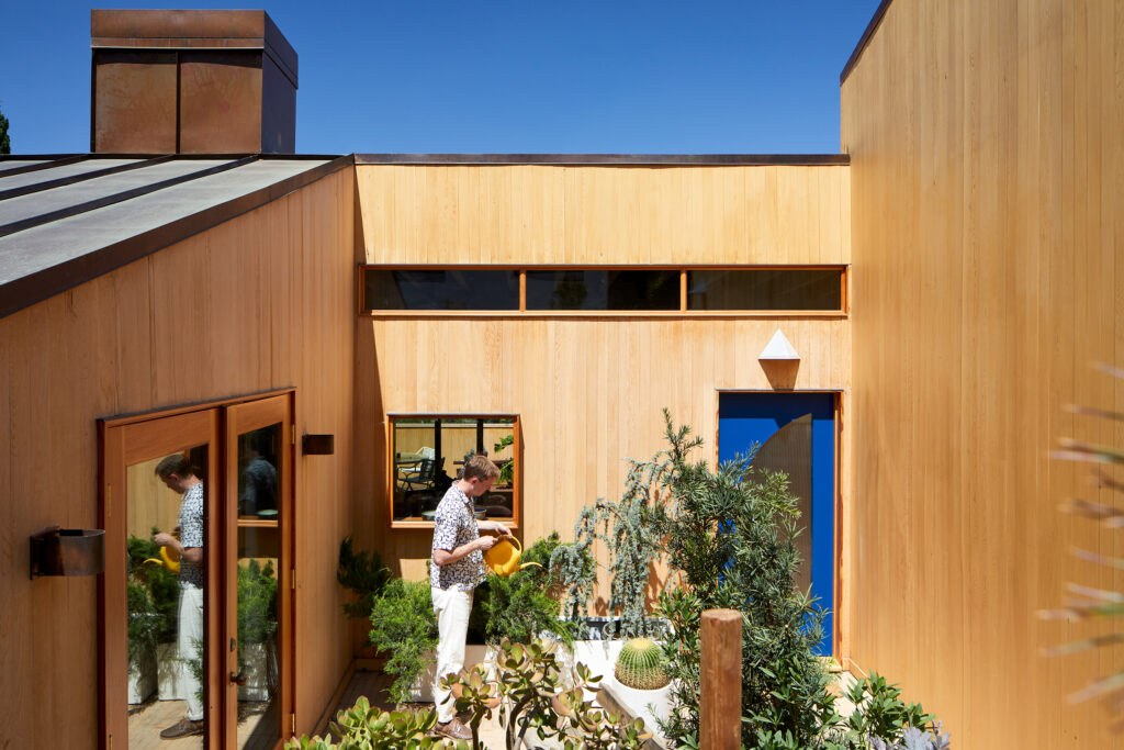 Exterior of Silver Lake House by Laun