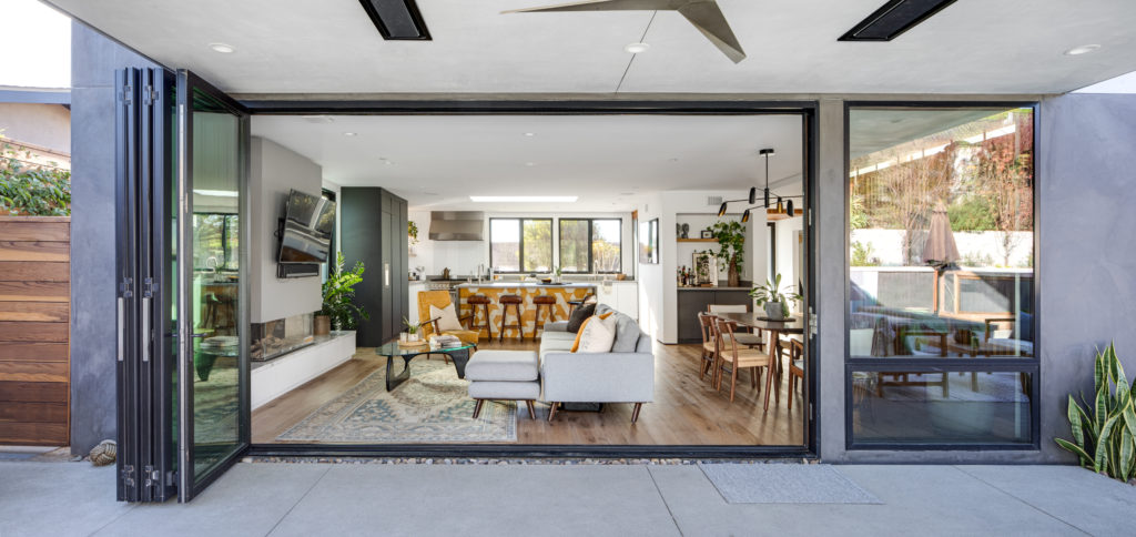 laguna-modern-home-folding-doors-to-outside