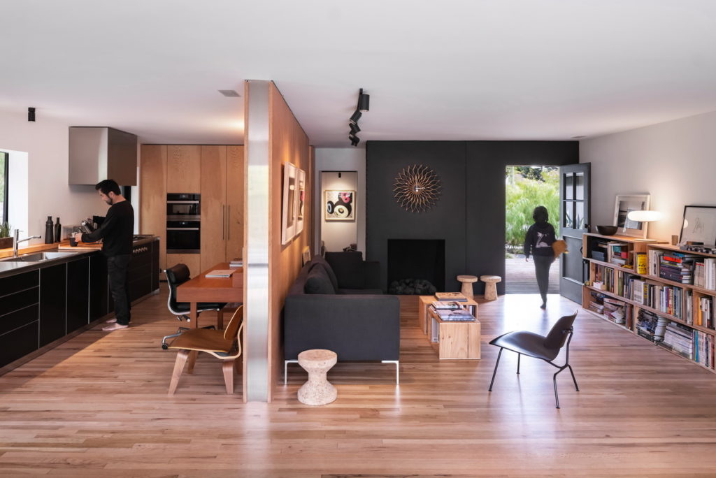 open-living-room-mar-vista-modern-takashi-yanai