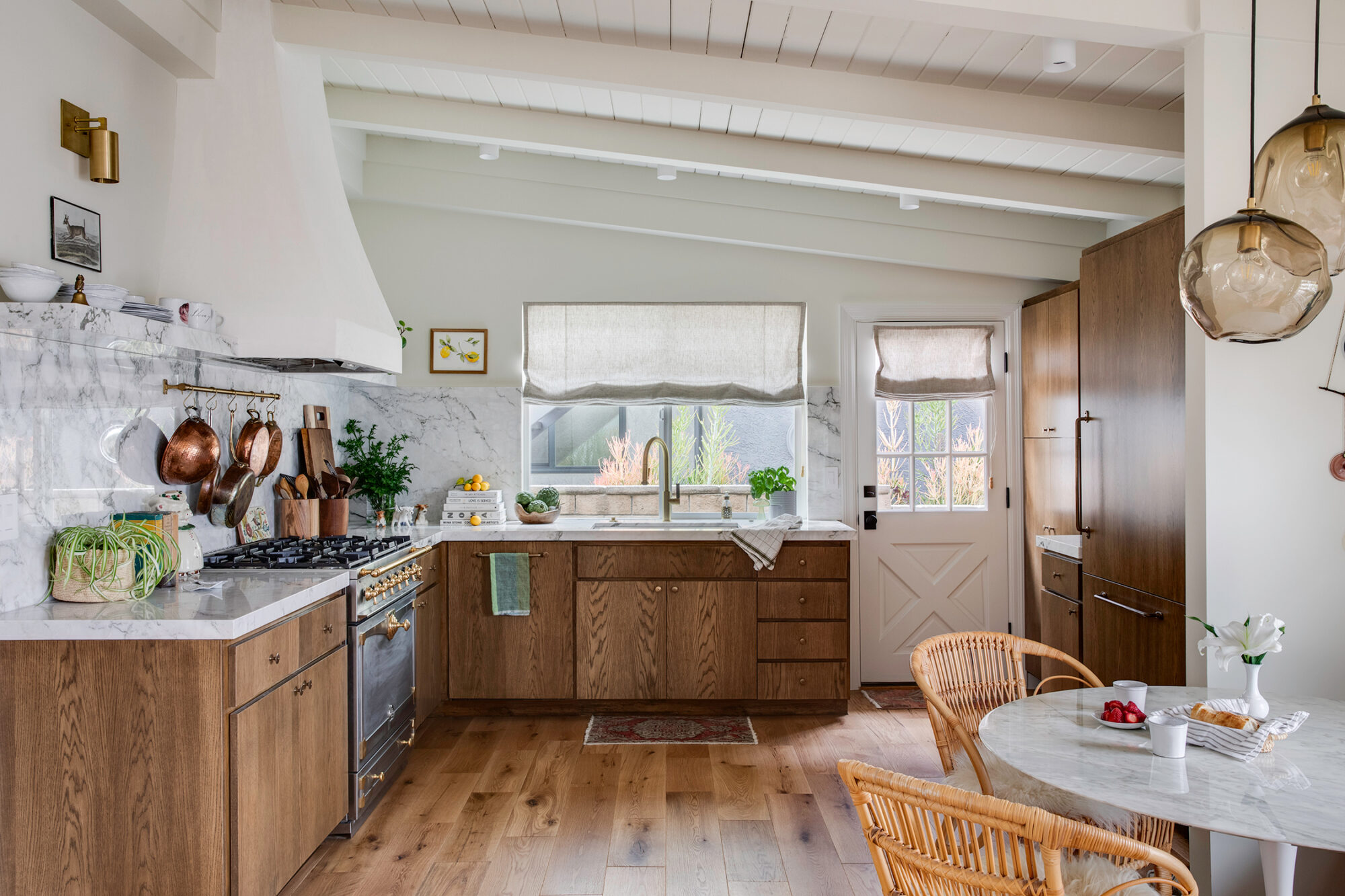 An 840-Square-Foot Beach Bungalow That's a Fresh Start – Sunset Magazine, image size:2000x1333