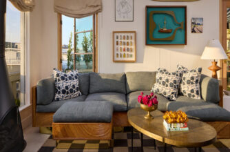 Living Room in Manhattan Beach Bungalow by Maestri Studio