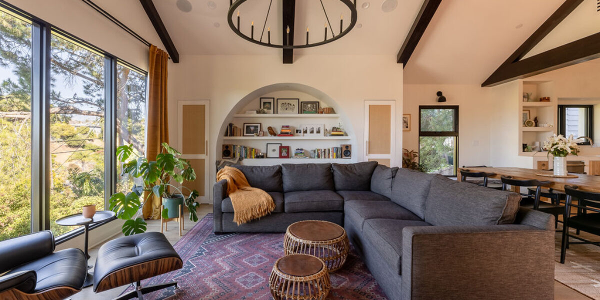 Living Space in Eagle Rock House by Arterberry Cooke