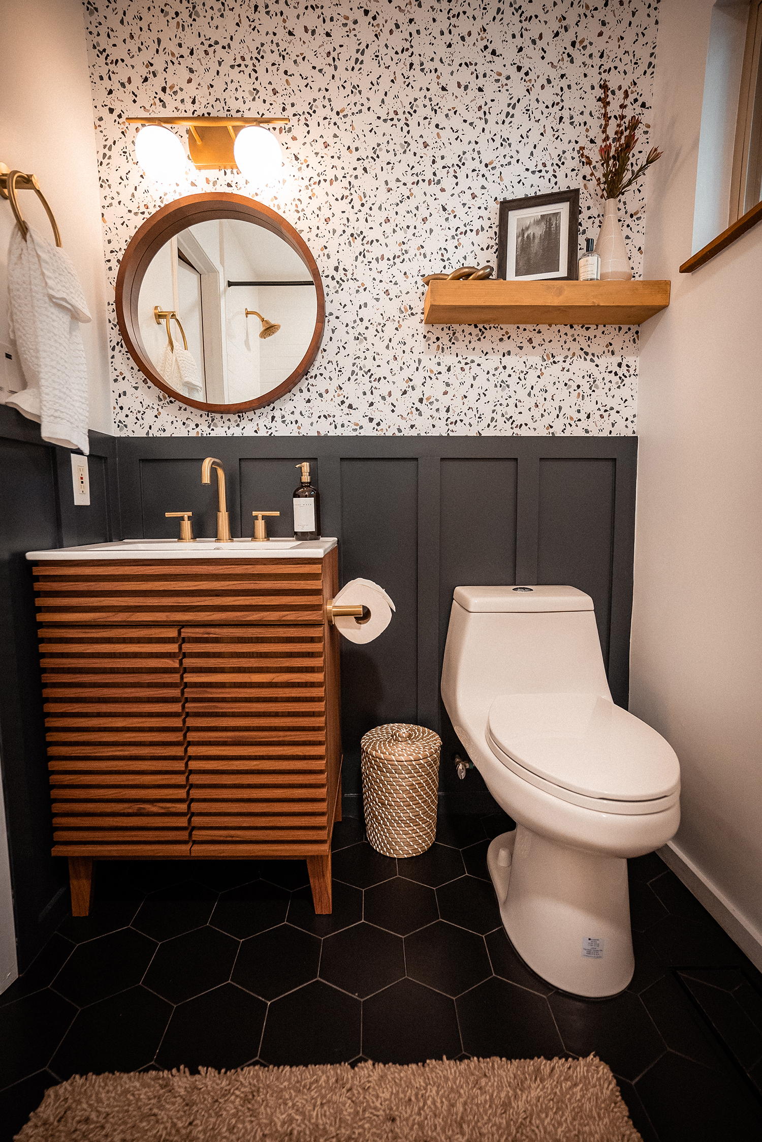 Main Bathroom at Lightfoot Cabin