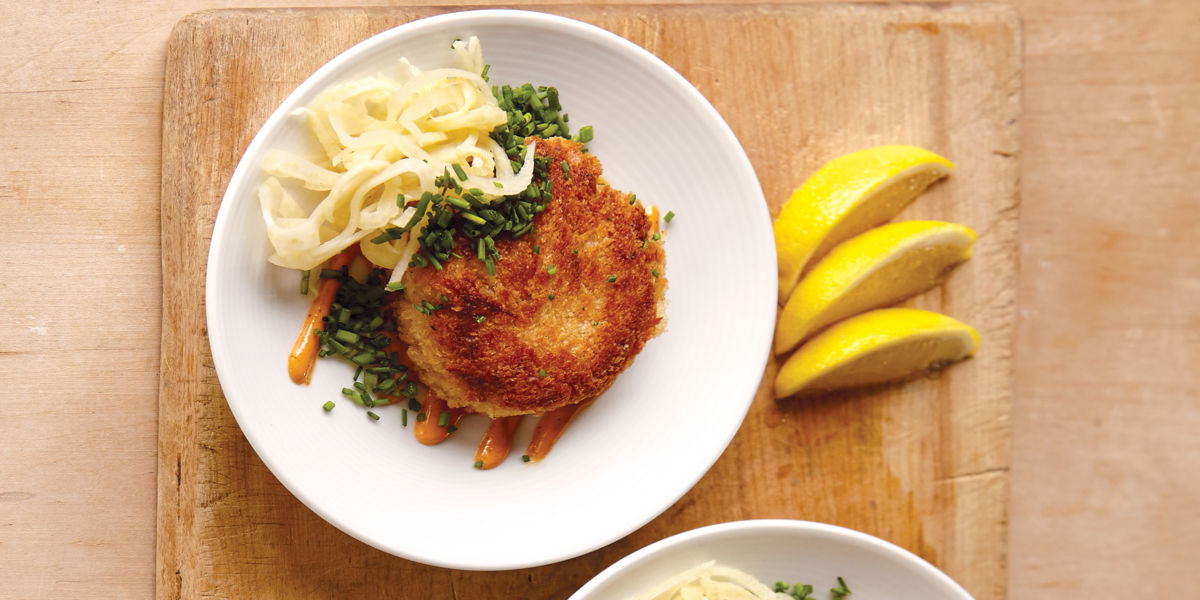 Dungeness Crab Cakes with Spicy Paprika Mayo Recipe - Sunset Magazine