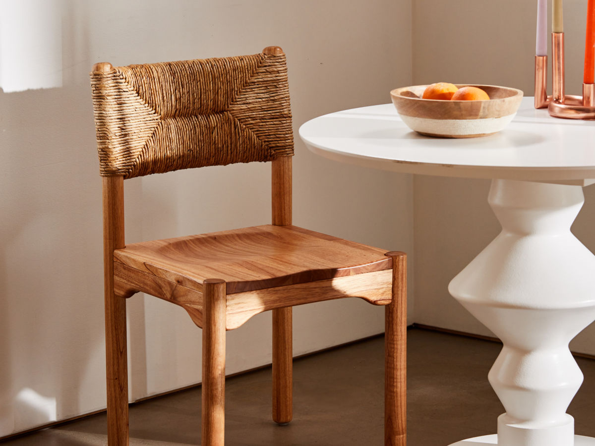 Vera Pedestal Dining Table