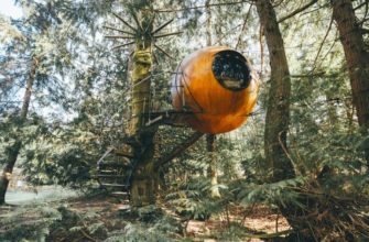 Unusual hotel in Vancouver Island with orbs hanging in trees