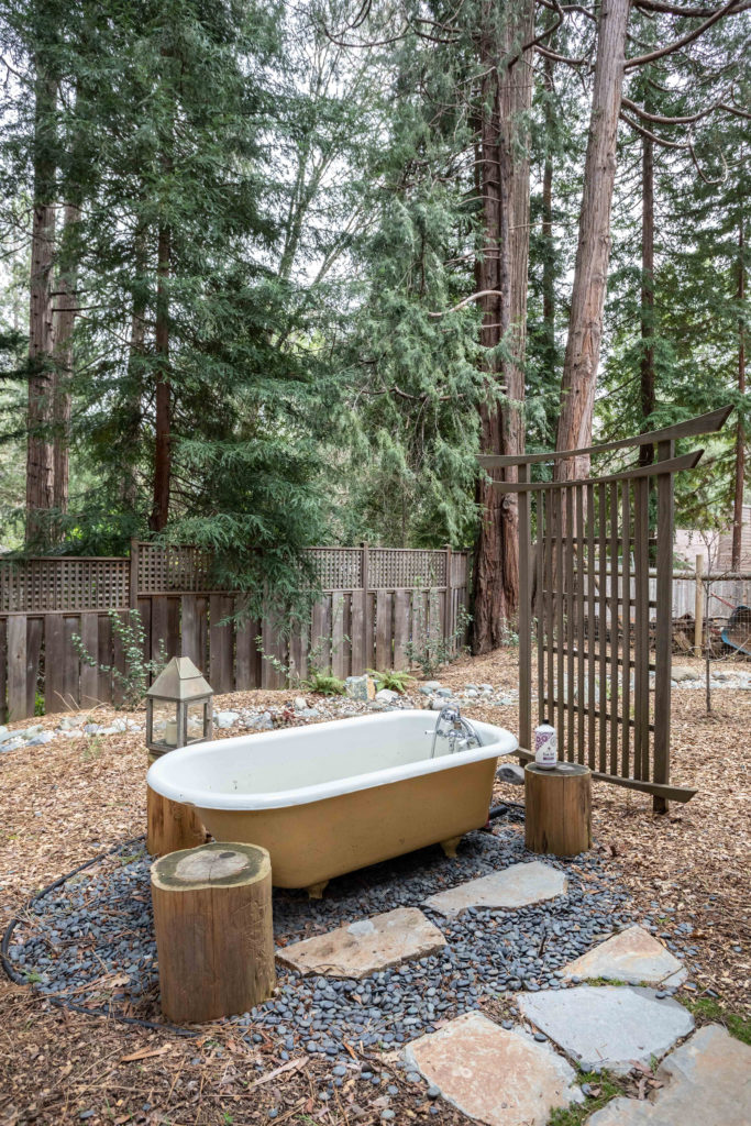 An Outdoor Bathtub Is The Sensory Experience You Need Sunset - Diy Outdoor Bath Ideas