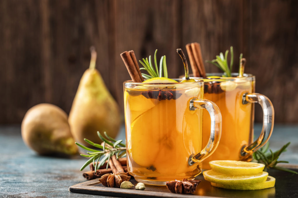 pear hot toddy in glasses