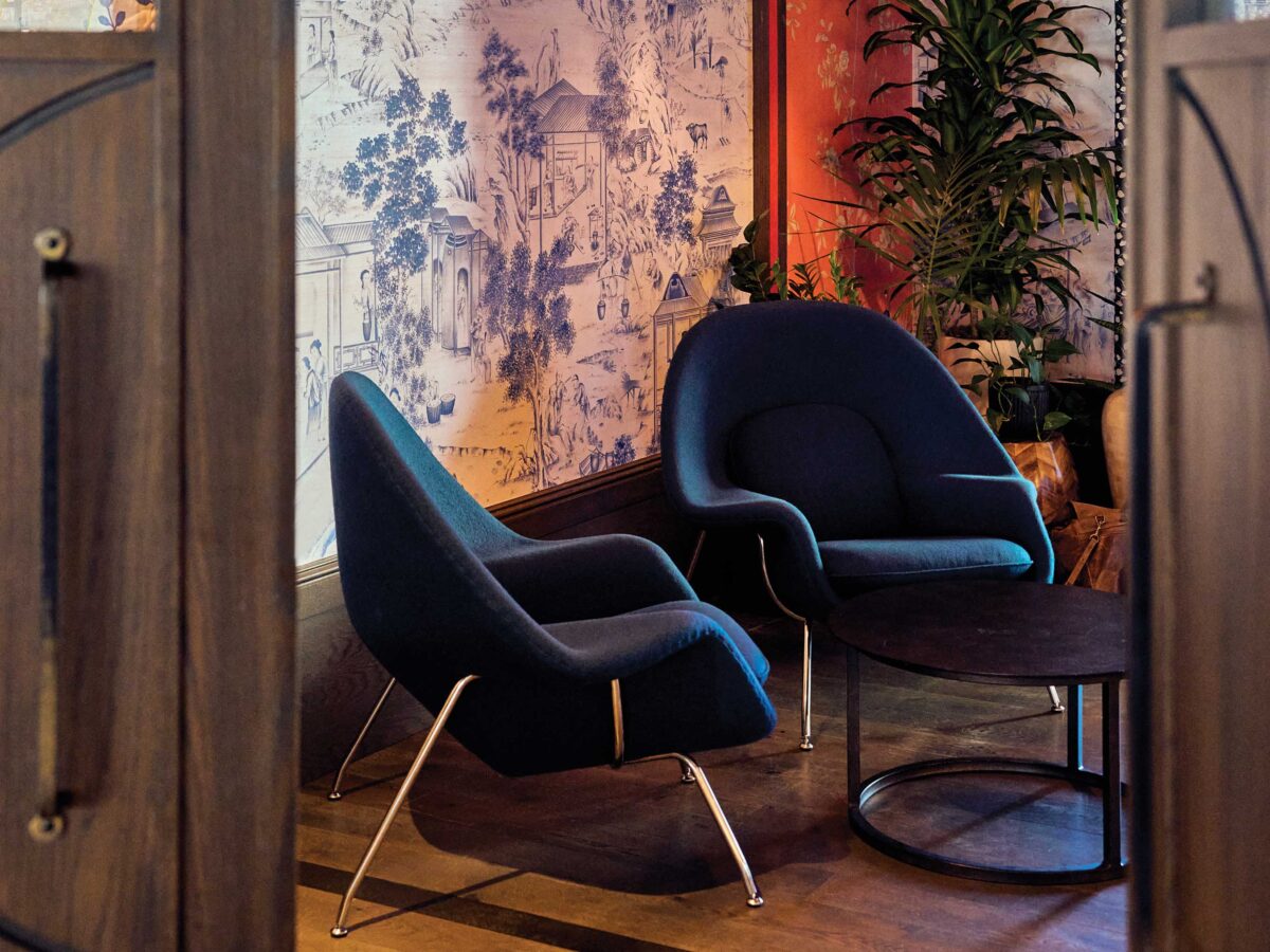 Eero Saarinen Womb Chairs