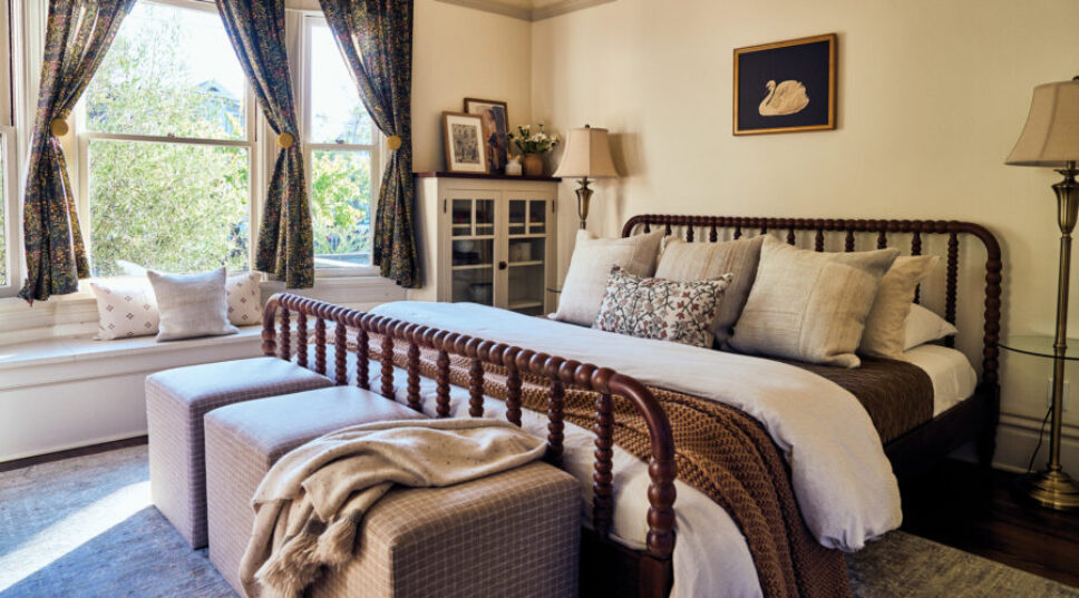 How to Make the Perfect Bed, According to Hospitality Pros
