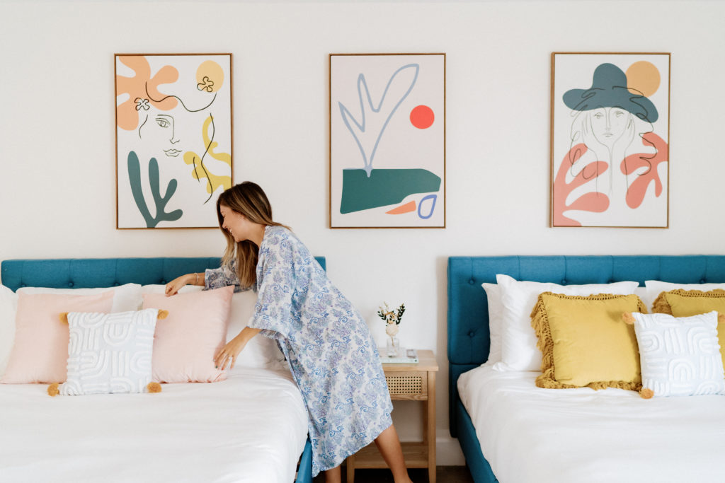 Bedroom With Tropical Decor