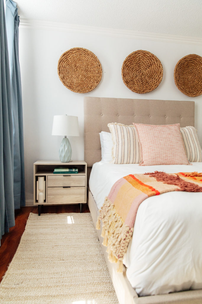 Bedroom With Tropical Decor