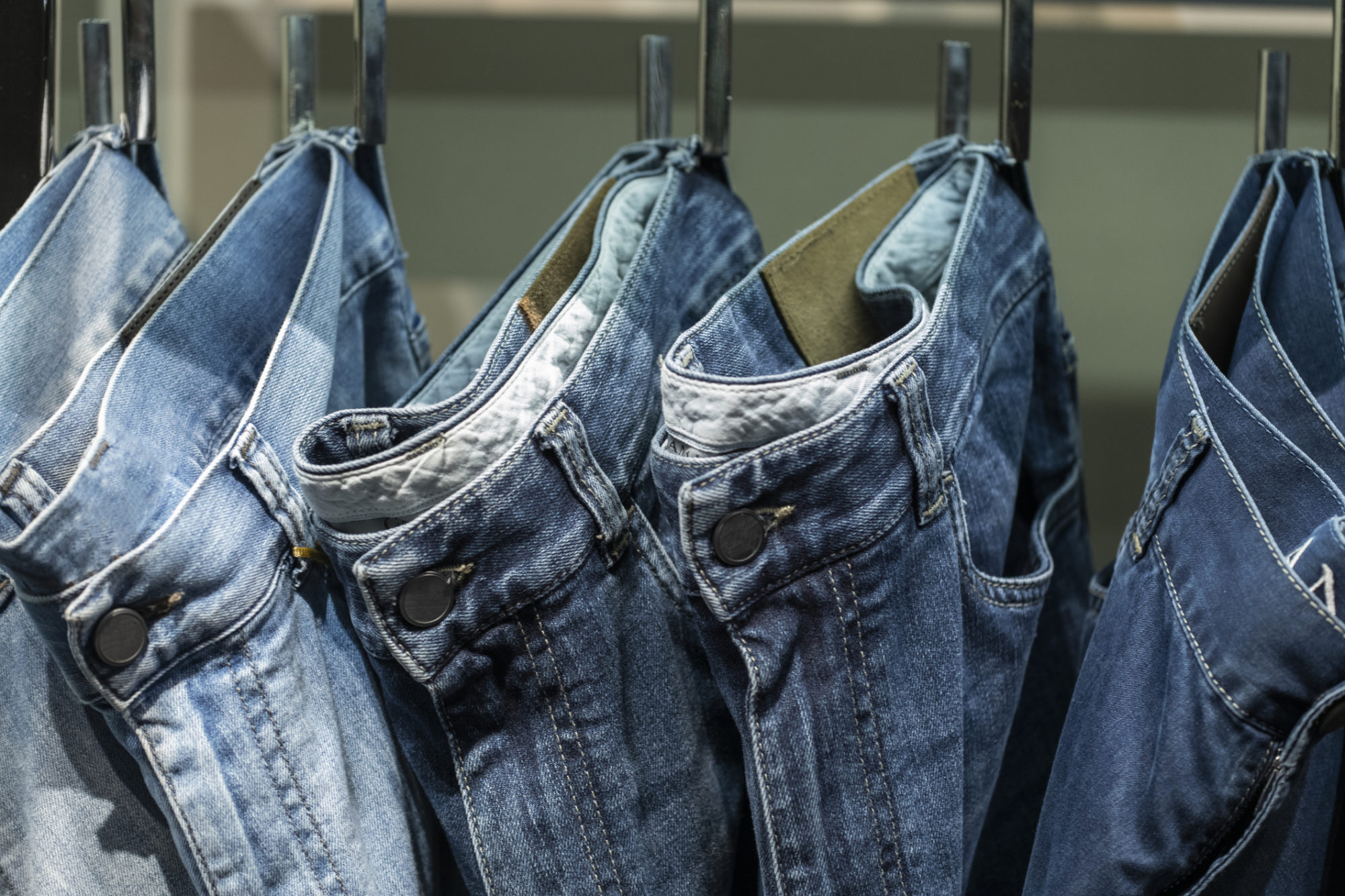 How to Lighten Denim for the Coolest DIY Jeans