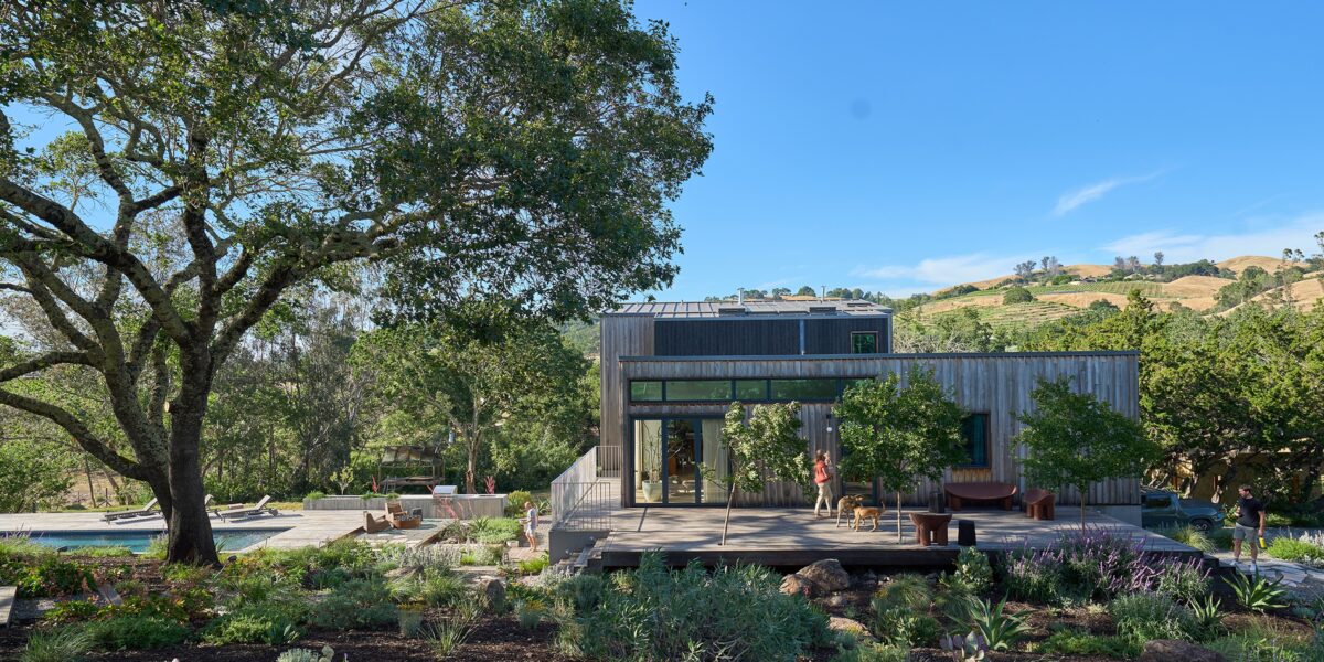 The exterior of a modern home in Healdsburg