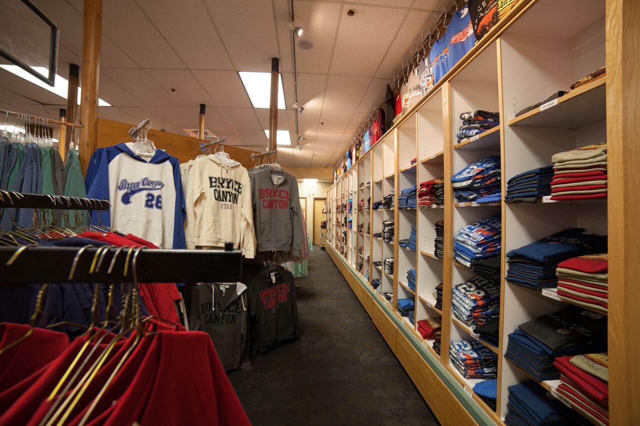 shopping-at-the-rubys-inn-general-store