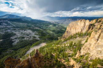 View from Bunsen Peak Trail with view of Sepulcher Mountain at Yellowstone